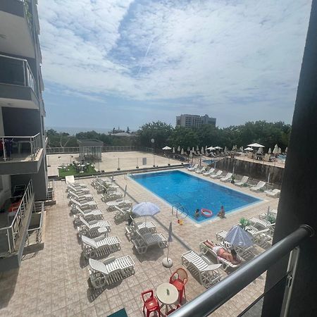 Dilov Apartments in Yalta Goudstrand Buitenkant foto
