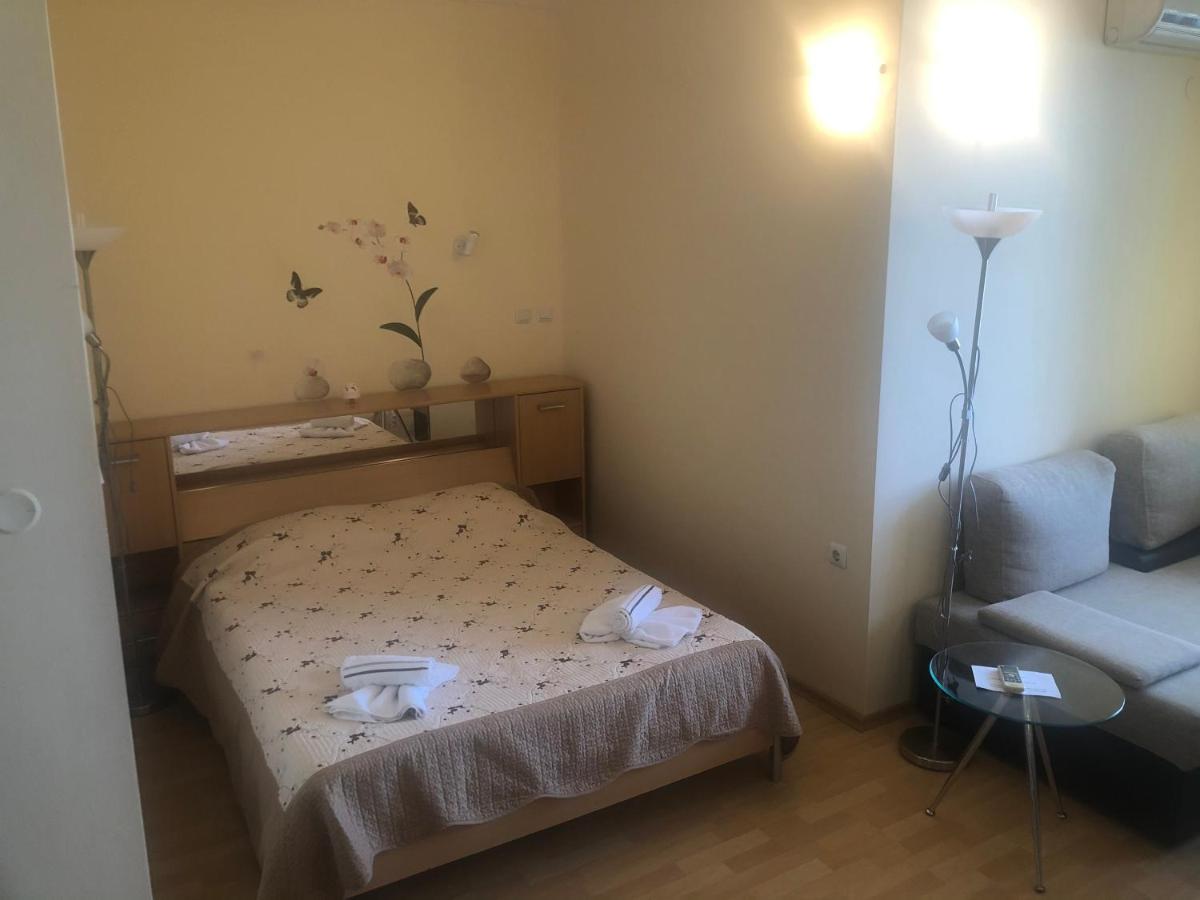 Dilov Apartments in Yalta Goudstrand Buitenkant foto
