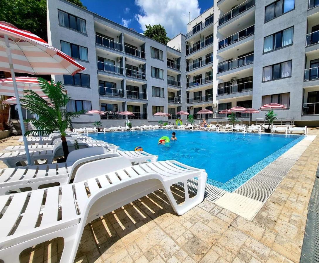 Dilov Apartments in Yalta Goudstrand Buitenkant foto