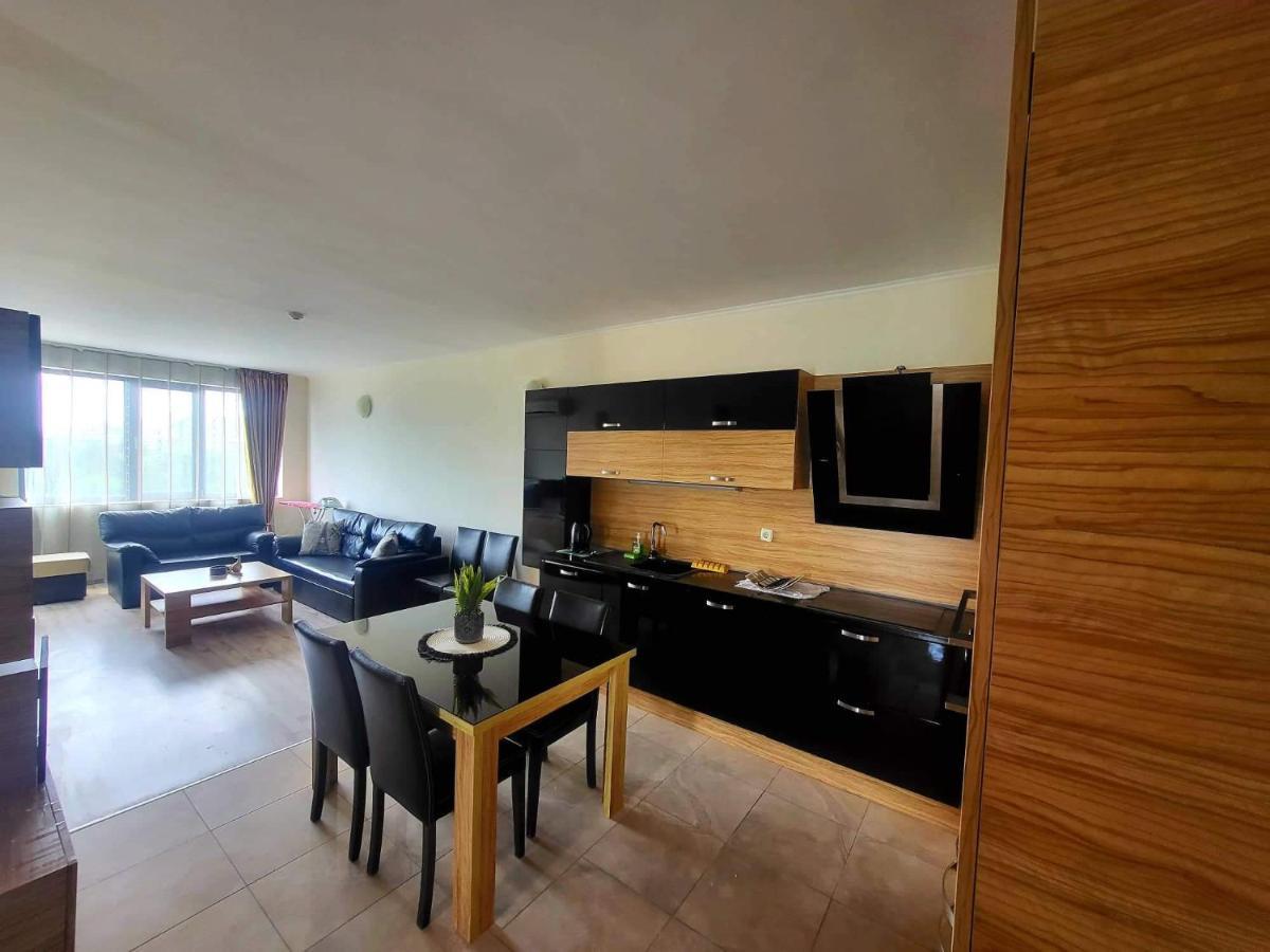 Dilov Apartments in Yalta Goudstrand Buitenkant foto