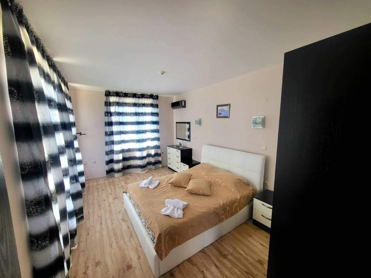 Dilov Apartments in Yalta Goudstrand Buitenkant foto