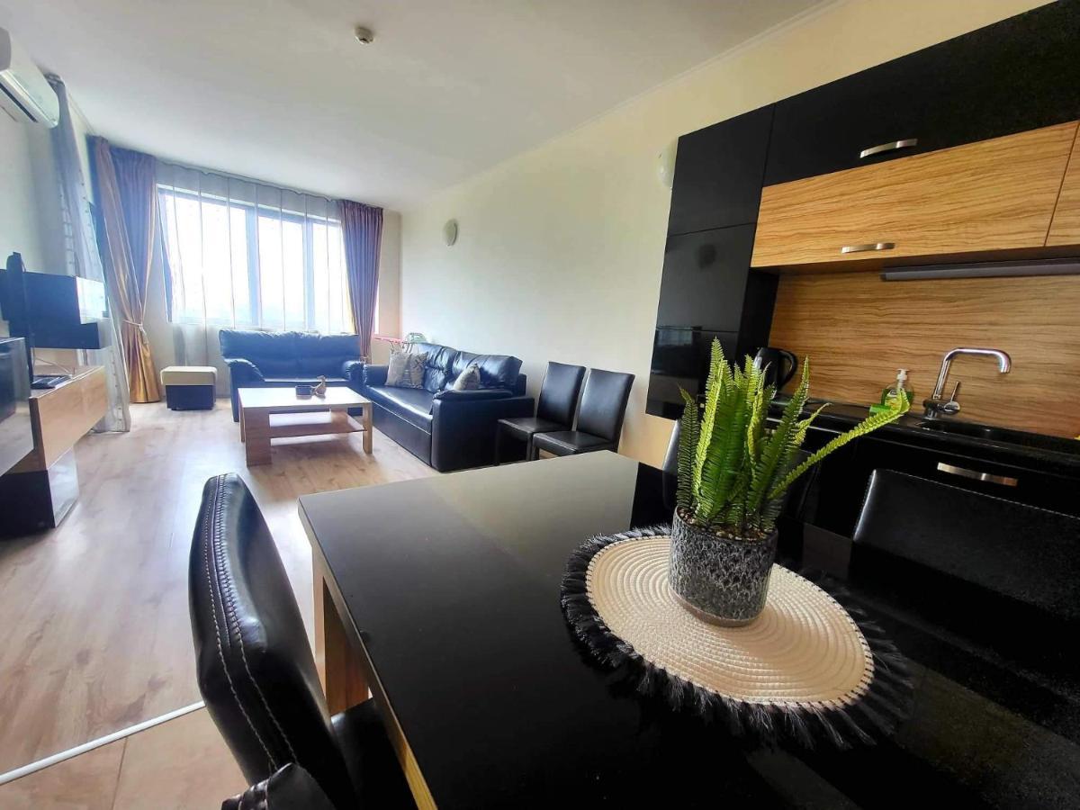 Dilov Apartments in Yalta Goudstrand Buitenkant foto
