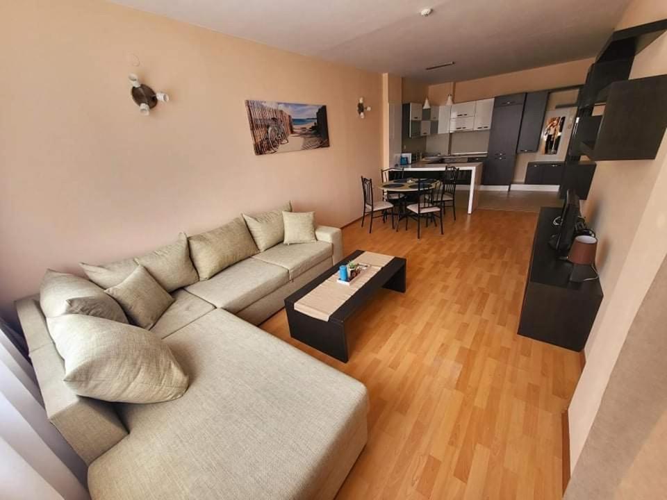 Dilov Apartments in Yalta Goudstrand Buitenkant foto
