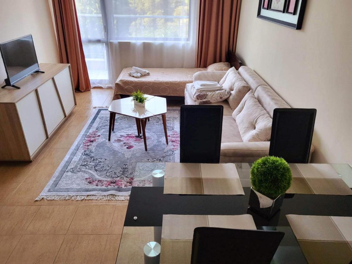 Dilov Apartments in Yalta Goudstrand Buitenkant foto