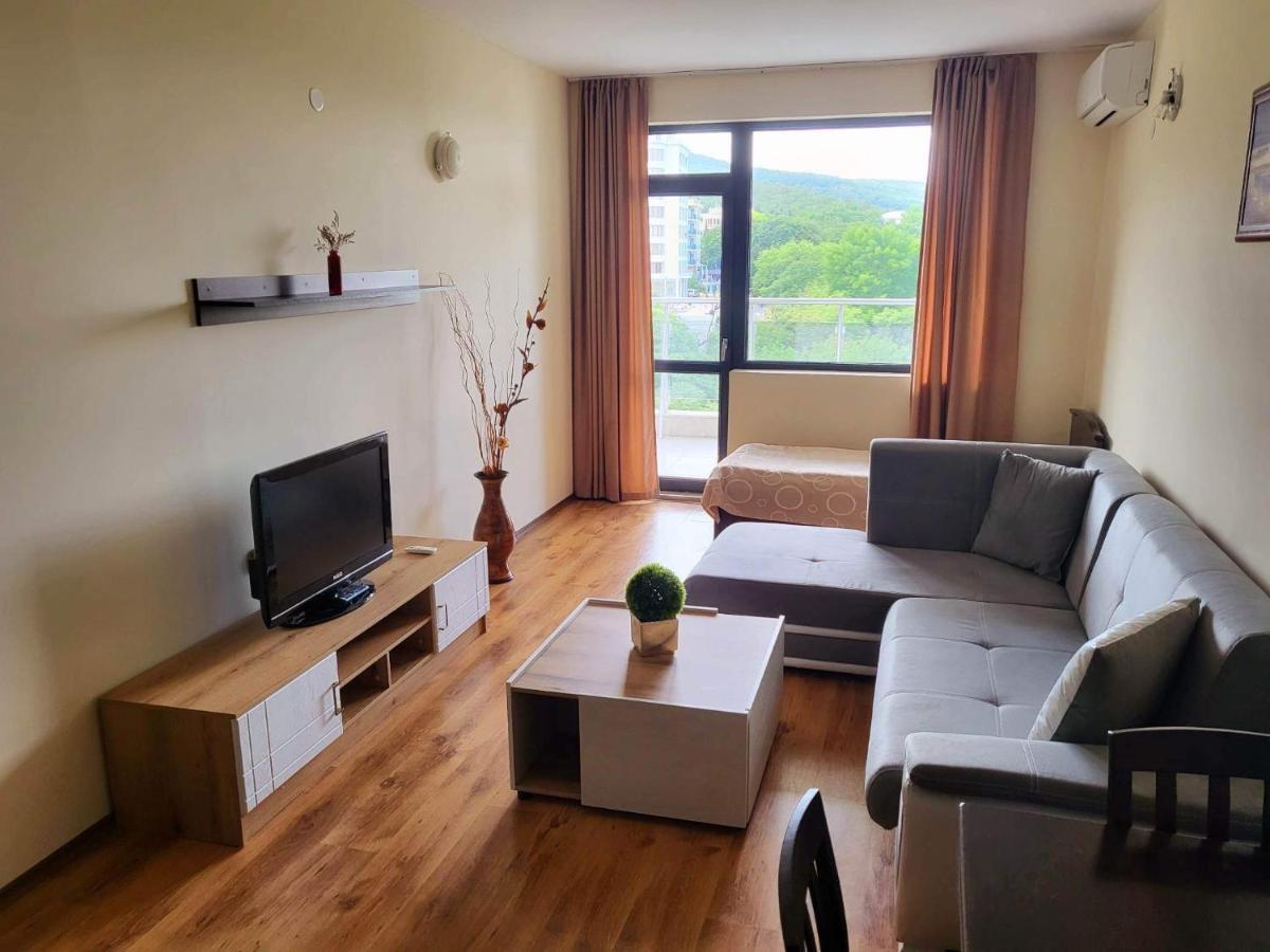 Dilov Apartments in Yalta Goudstrand Buitenkant foto