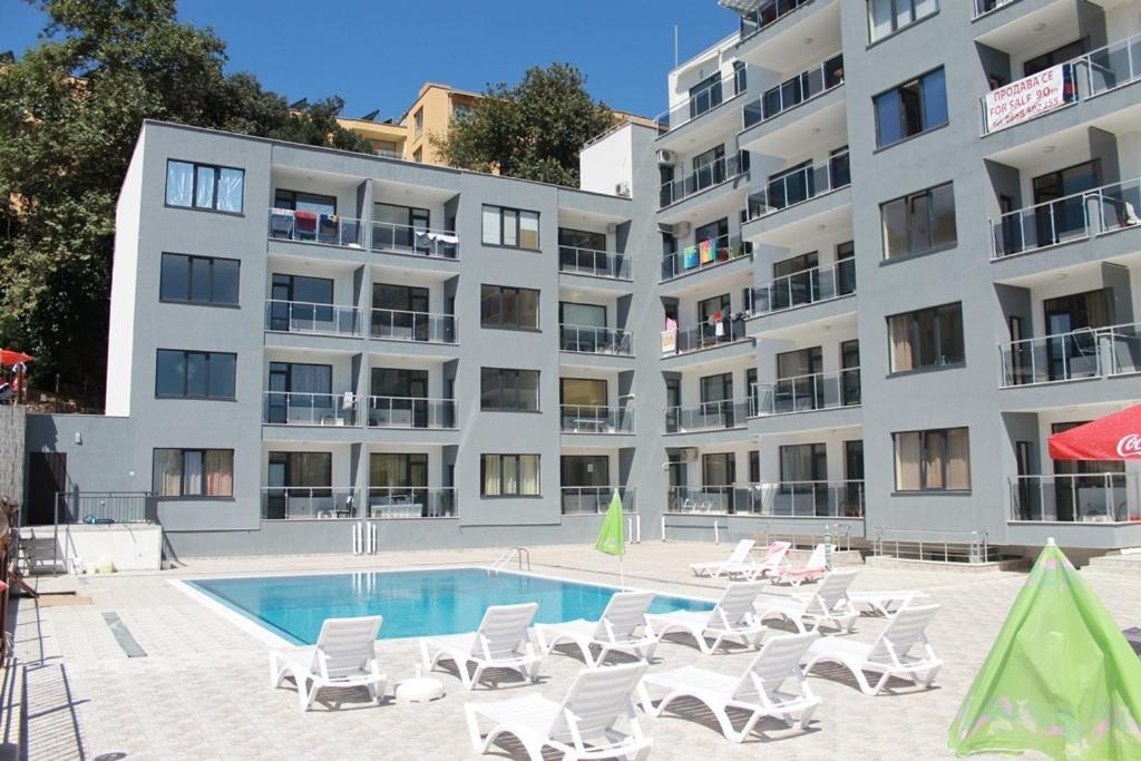 Dilov Apartments in Yalta Goudstrand Buitenkant foto