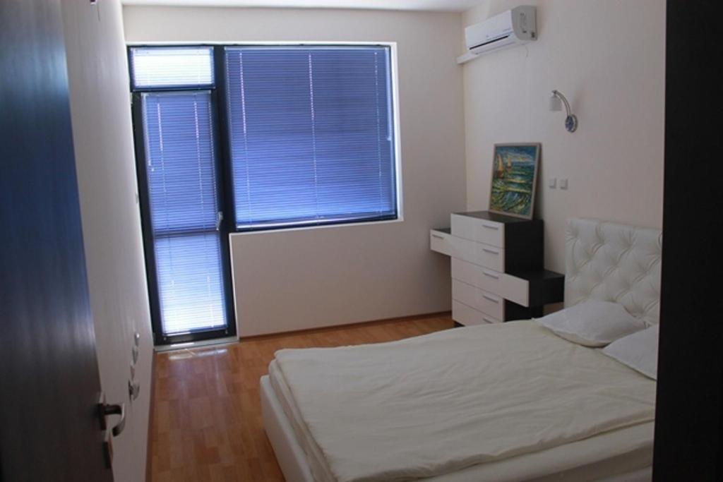 Dilov Apartments in Yalta Goudstrand Kamer foto