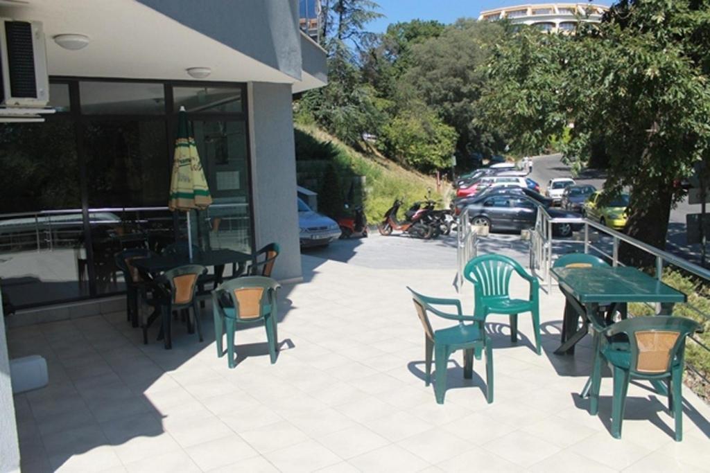 Dilov Apartments in Yalta Goudstrand Buitenkant foto