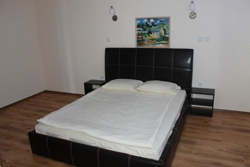 Dilov Apartments in Yalta Goudstrand Kamer foto