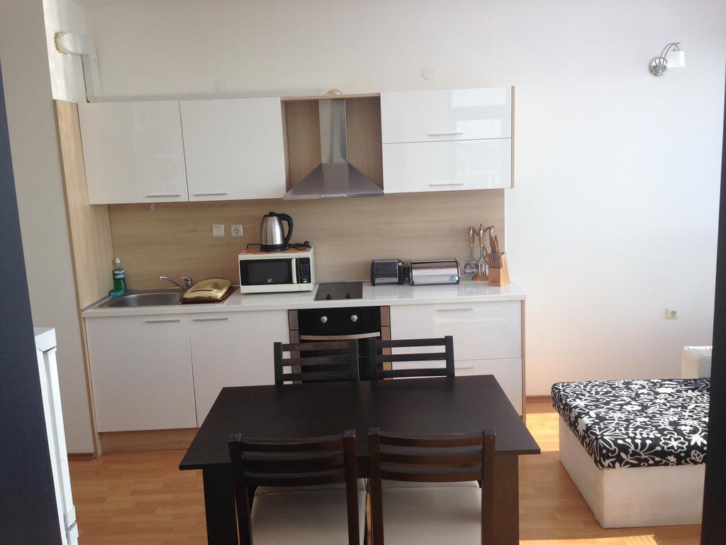 Dilov Apartments in Yalta Goudstrand Buitenkant foto