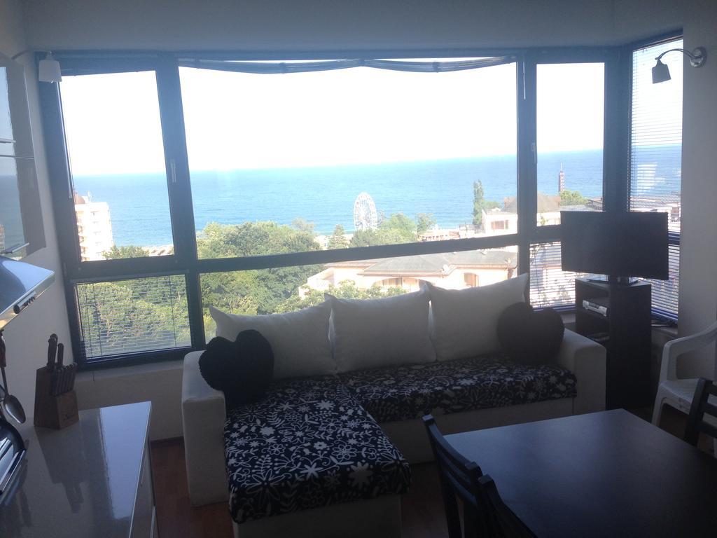 Dilov Apartments in Yalta Goudstrand Buitenkant foto