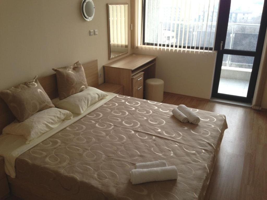 Dilov Apartments in Yalta Goudstrand Buitenkant foto