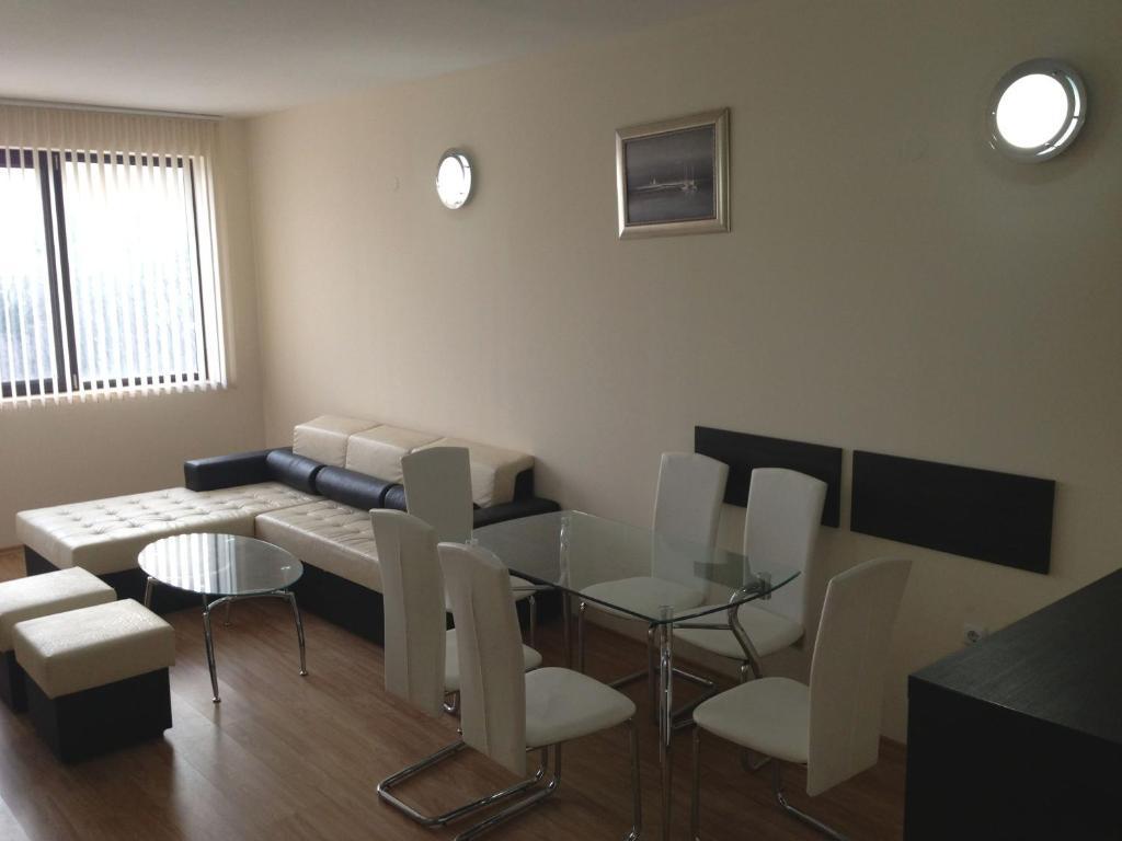 Dilov Apartments in Yalta Goudstrand Buitenkant foto