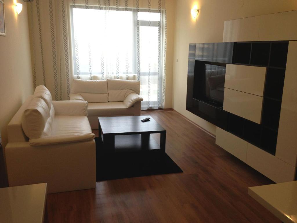 Dilov Apartments in Yalta Goudstrand Buitenkant foto